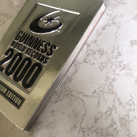 Guinness Book Of World Records 2000 , Millennium Edition - Picture 9 of 13